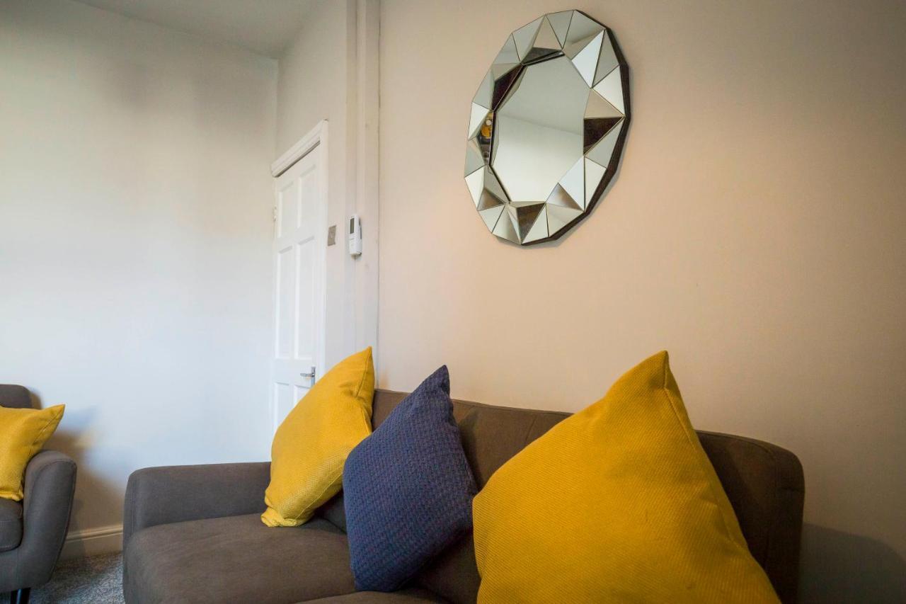 Spacious, Modern 4 Bed House Close To City Centre เชสเตอร์ ภายนอก รูปภาพ